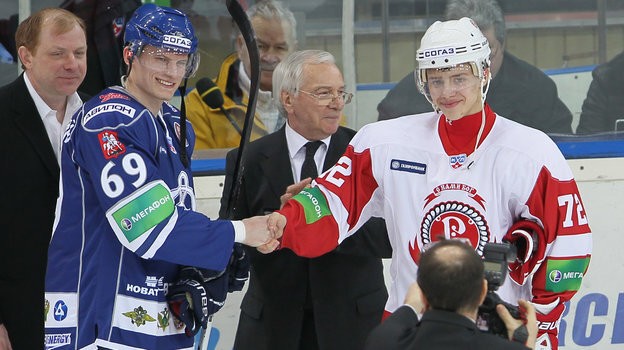    Никита Двуреченский (№69) — Артемий Панарин (№72). 2011 год.Александр Федоров