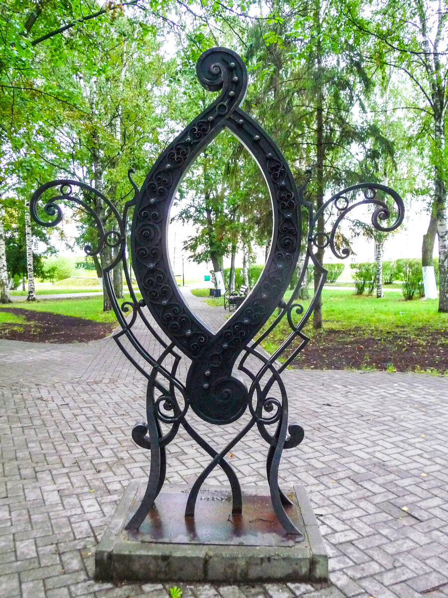 Фото памятника для примера. К истории в этой статье данный памятник не относится.