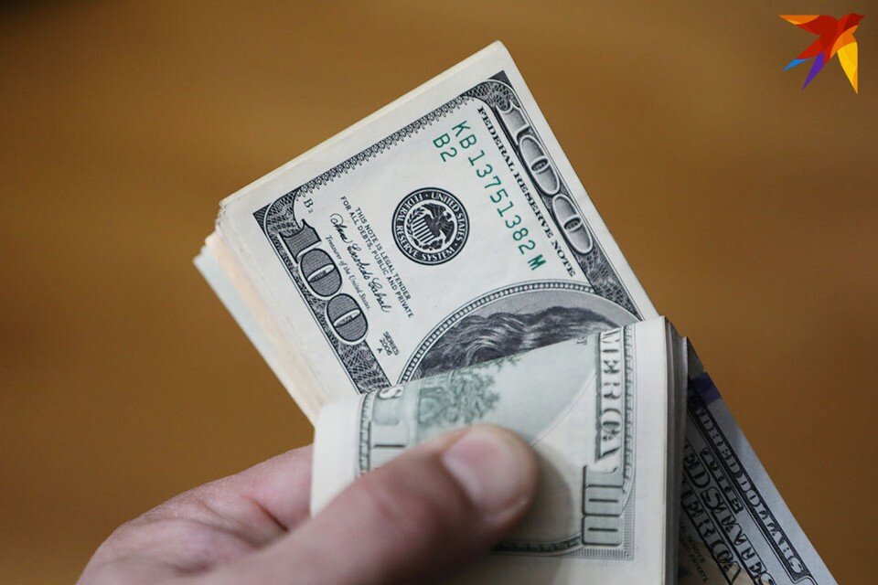     Молодой минчанин не удержался и украл деньги из забытой барсетки в кафе. Дмитрий ЛАСЬКО