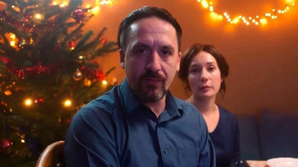     Глава Следственного комитета РФ Александр Бастрыкин поручил возбудить уголовное дело против покинувшего страну актера Артура Смольянинова.