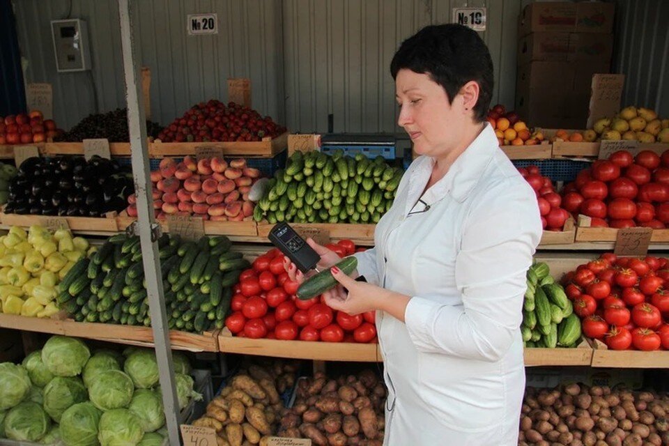     Овощи и фрукты могут быть опасны, если их тщательно не промыть перед едой. Роман ИГНАТЬЕВ