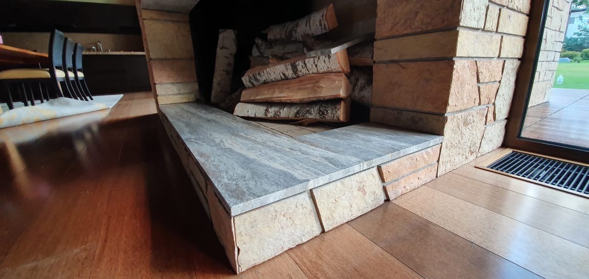 Наш реализованный проект - отделка камина травертином