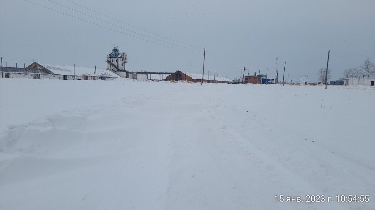 вот там, прямо, половина синенькая. Вот это дание молоканки