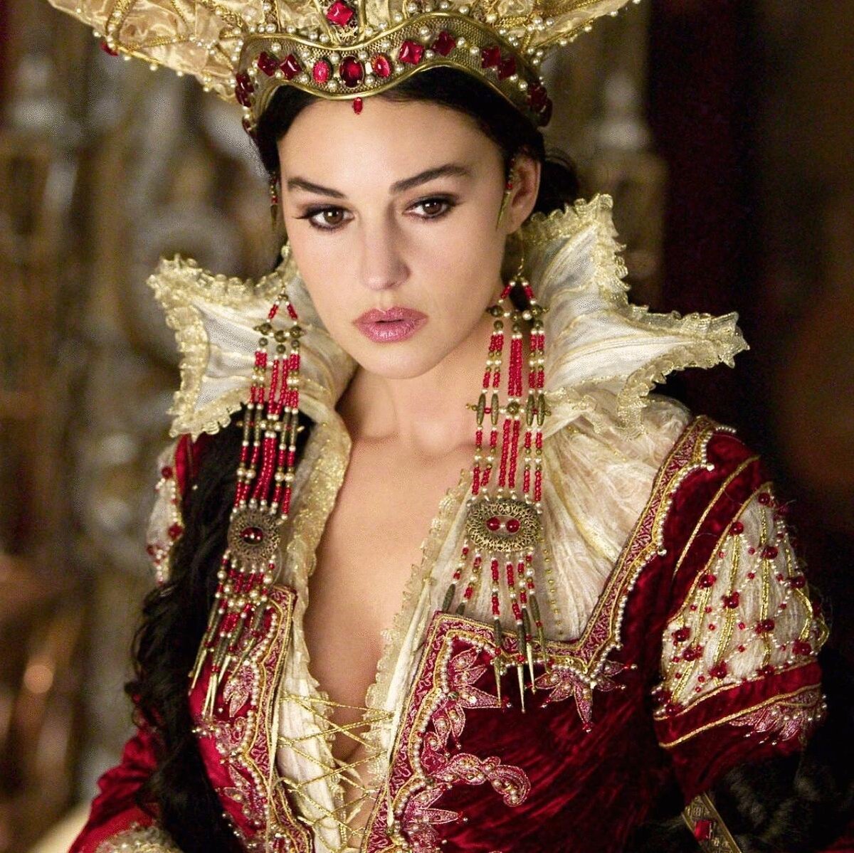    Моника Беллуччи в фильме "Братья Гримм"Кадр из видео