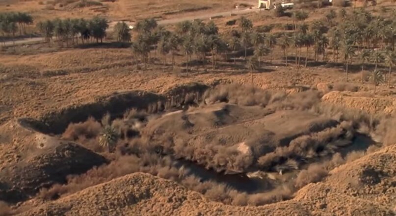 скриншот из фильма «Раскрытие тайн Вавилона» , вид с вертолёта