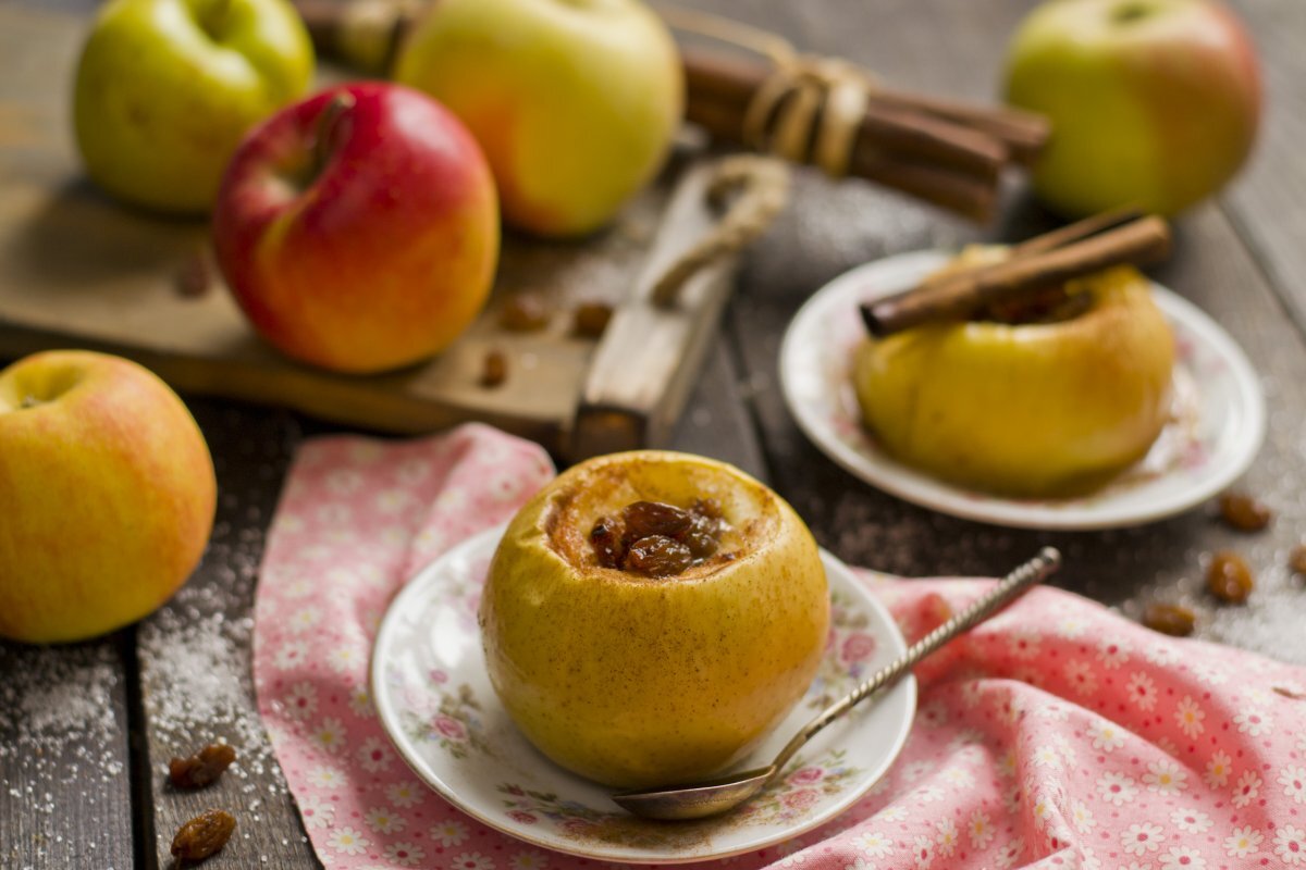 Печеные яблоки с медом в духовке | Простой рецепт с фото