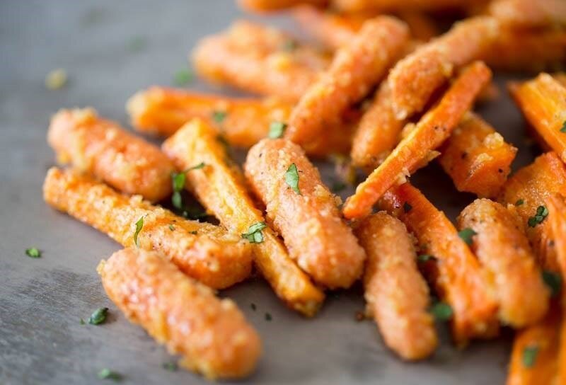    Фри-морковь с соусом