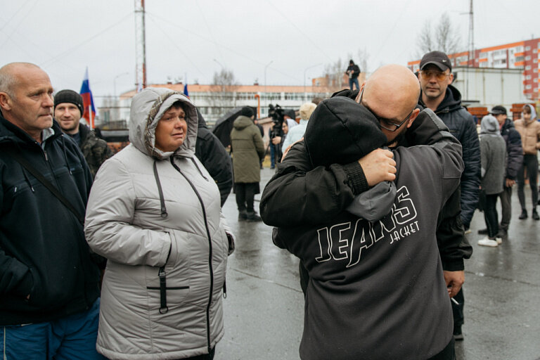   Жители Югры могут передать посылки своим родным, служащим в зоне СВО