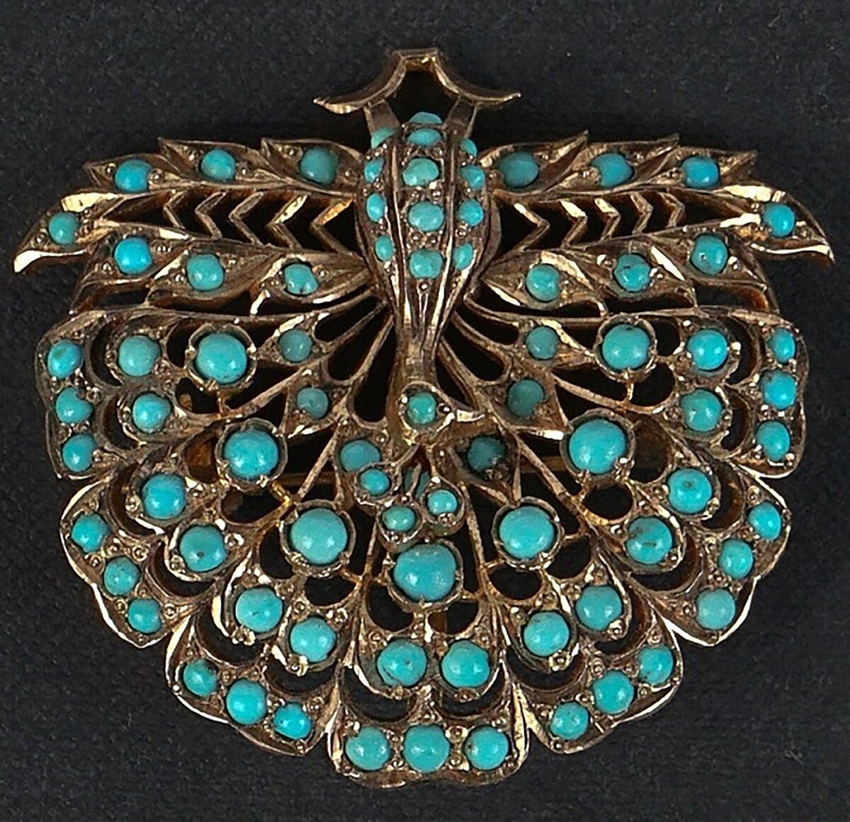 Украшения Л. Зыкиной. Фото из открытых источников