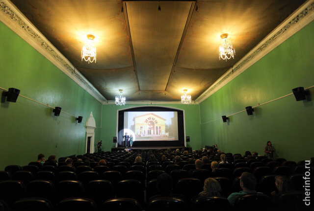    28 января, в субботу, в Доме музыки и кино пройдет ярмарка "Город мастеров" и два концерта, один в память о Владимире Высоцком.