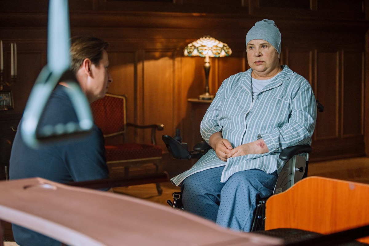 Ирина Витальевна и Костик в исполнении Татьяны Догилевой и Дмитрия Лысенкова