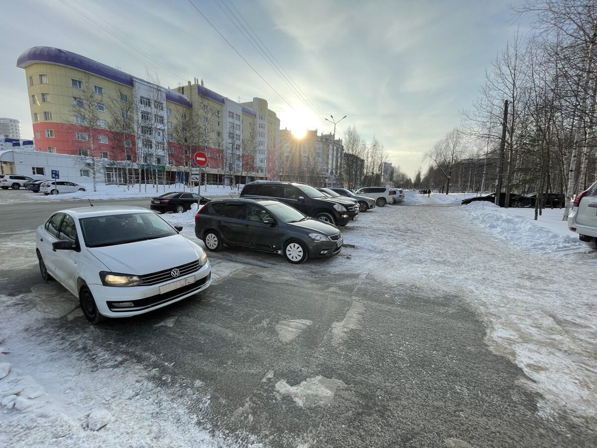    В Нижневартовске оборудуют 60 новых парковочных мест возле медучреждений