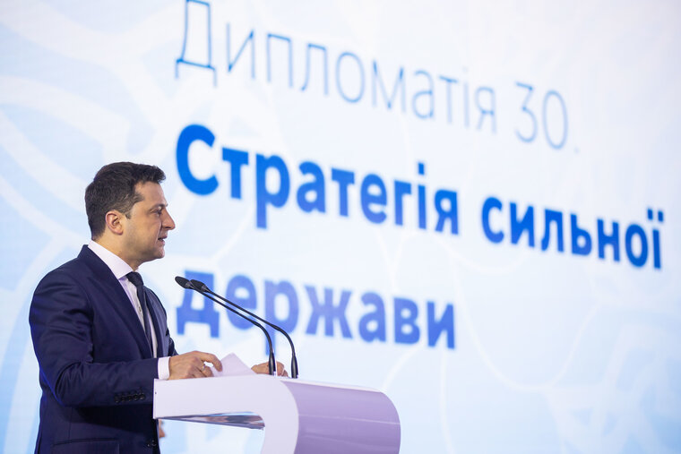    Владимир Зеленский раннее говорил, что Украина не может ждать поставок военной техники до марта