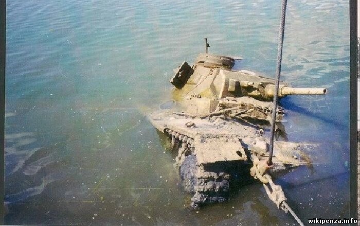 Танк в болоте. Утонувшие танки. Затонувшие танки. Танки в болотах. Украинский танк.