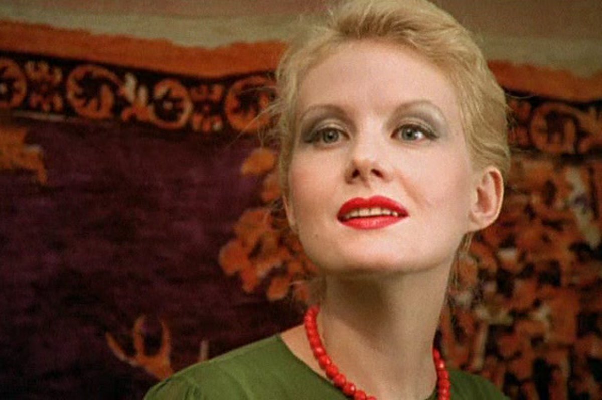    Рената Литвинова вернулась в Россию