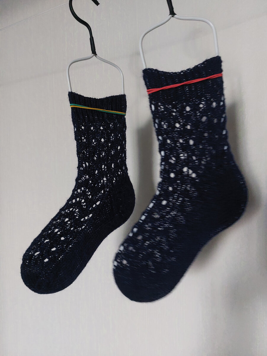 сохнут после стирки. Очень окрасили воду