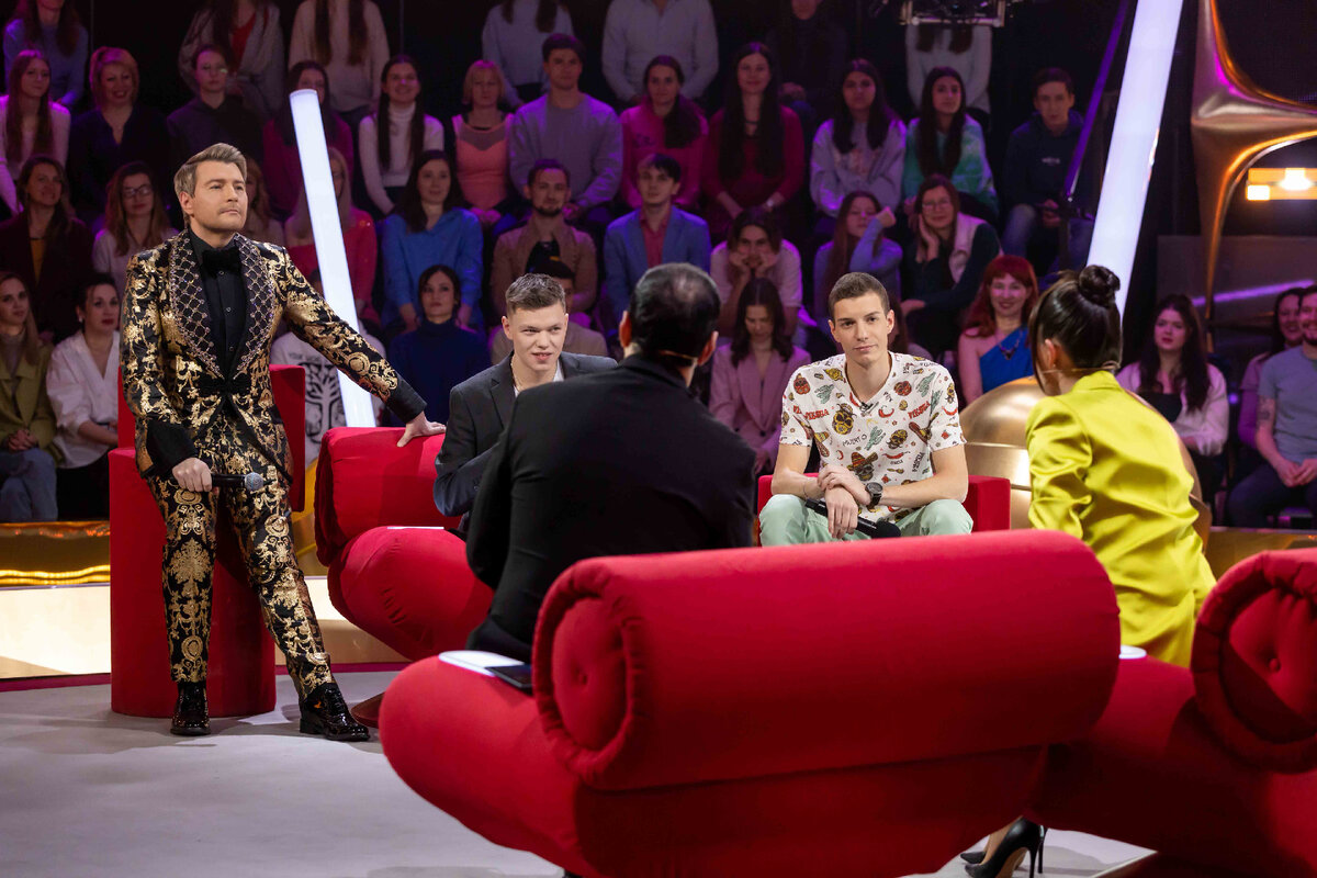 шоу конфетка жюри. конфетка тнт. конфетка тнт 13 января. шоу конфетка 3 выпуск. шоу конфетка ведущие.