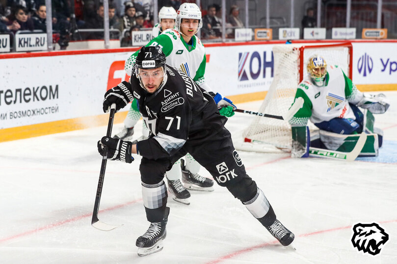     Челябинец Антон Бурдасов стал лидером команды. Фото ХК "Трактор".