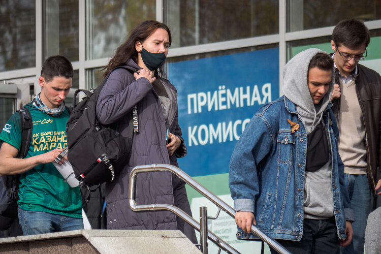   Если профессия требует дополнительной подготовки, узкой специализации, молодой человек сможет продолжить образование в магистратуре или ординатуре