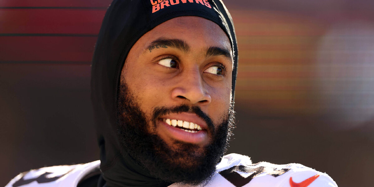 У сейфти Браунс Джона Джонсона III в 2023 году кэп хит составят 13,5 миллионов долларов. Могут ли они позволить себе оставить его? (Scott Taetsch / Getty Images)