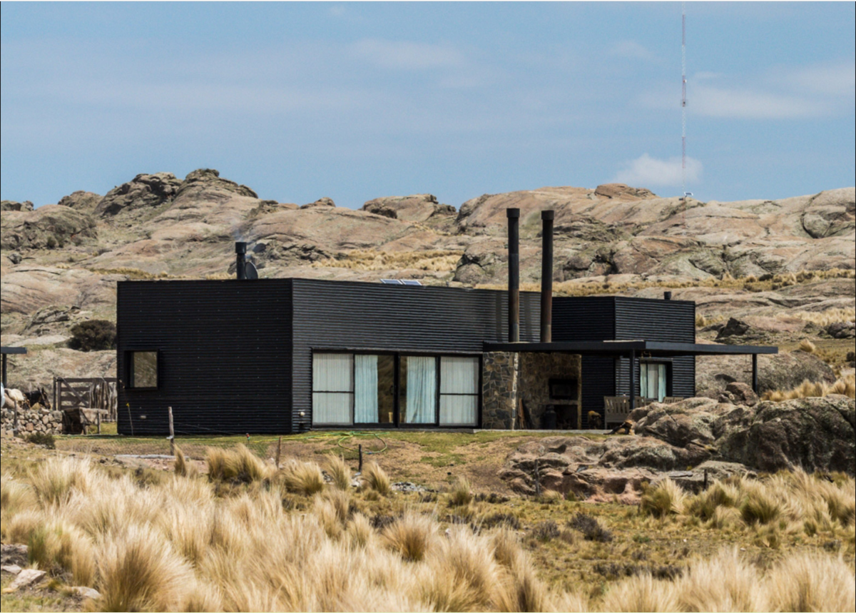 Необычный дом на аргентинских равнинах. Фото из открытых источников.  