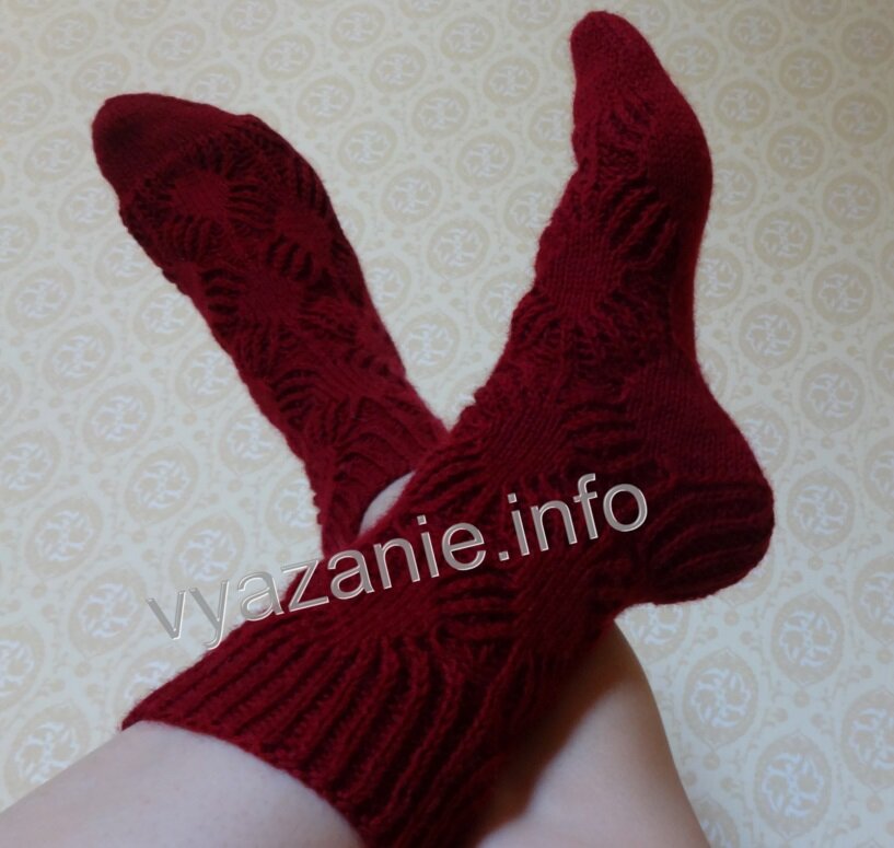 Носки с узором "золотые рыбки".