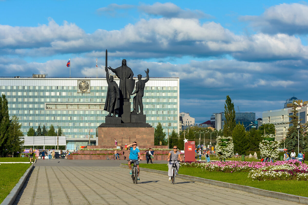 Священная троица. Памятник 