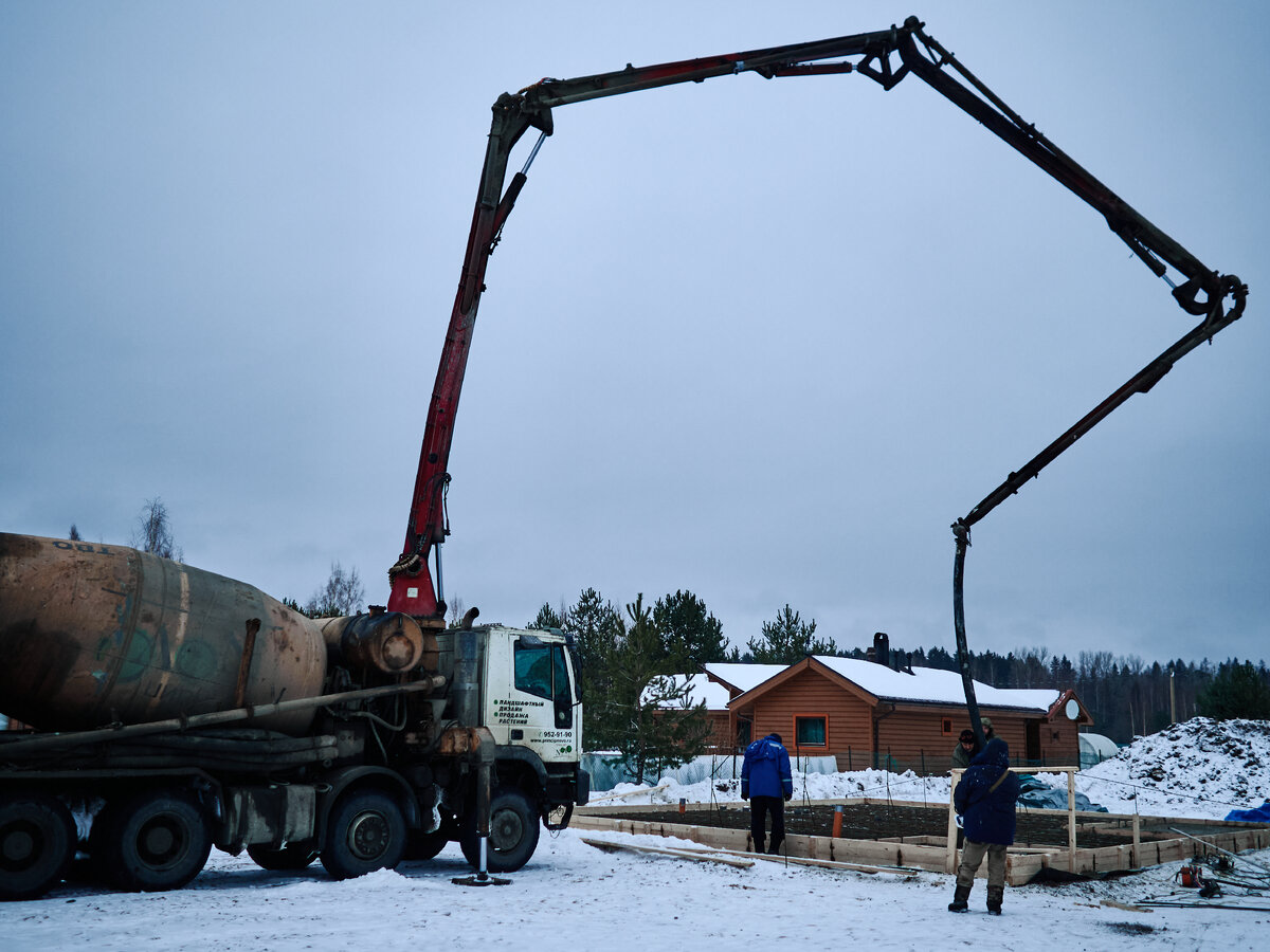 Подача бетона Пумиком 