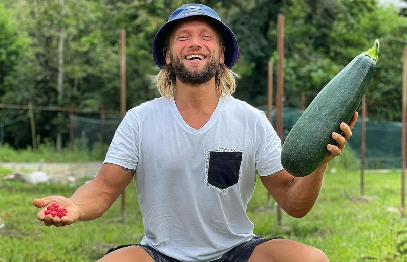 Максим Лютый - тот самый печально известный папаша-сыроед(((