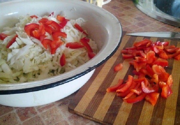 Салат витаминный из капусты: пошаговый рецепт за 30 минут