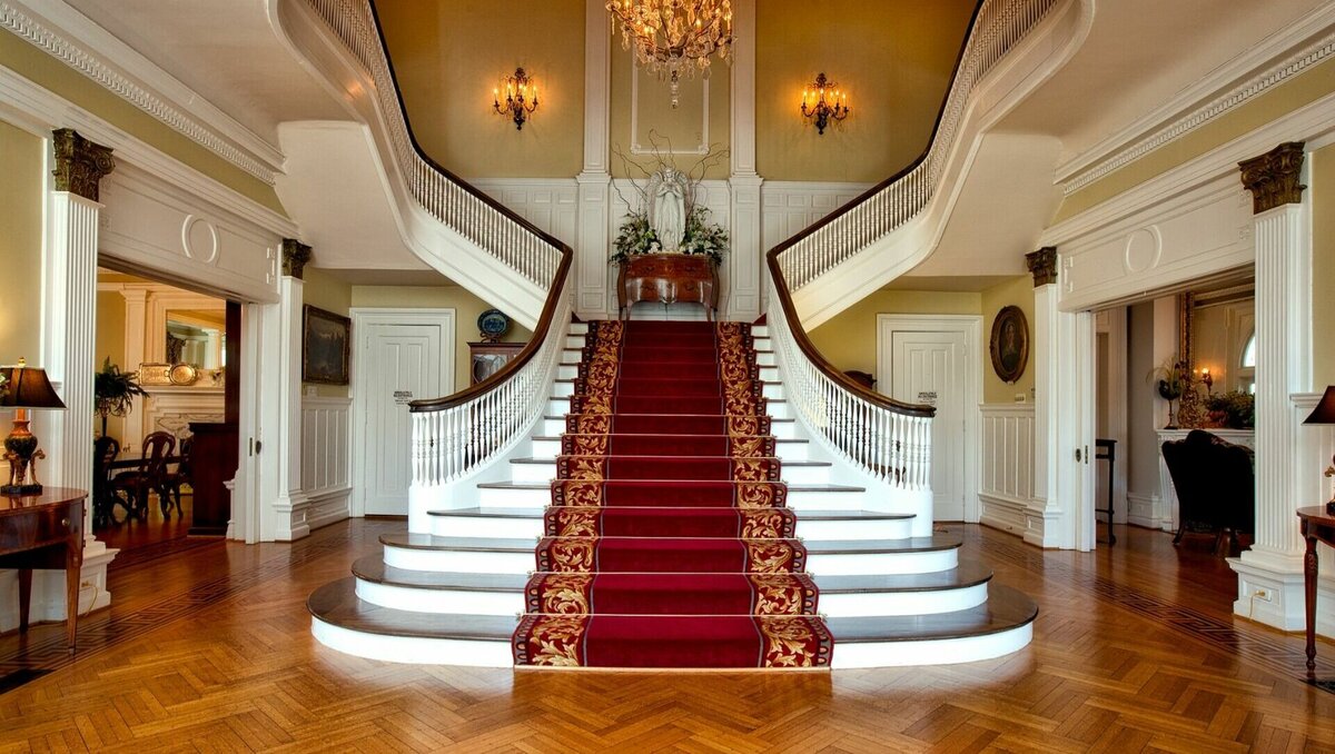     В Ростове в марте 2023 года на продажу выставили квартиры стоимостью до 1,63 миллиарда рублей, сведения об этом появились на порталах бесплатных объявлений по продаже недвижимости.