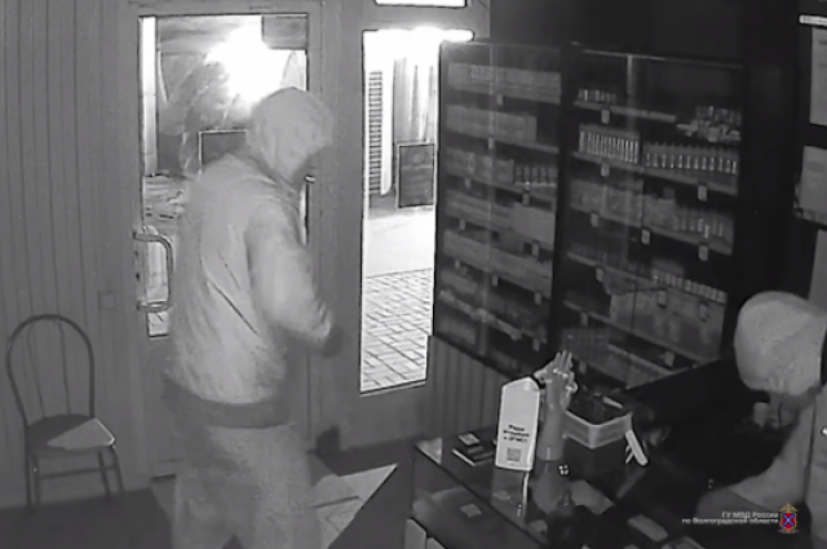    Серийных грабителей из Астрахани задержали полицейские Волгограда