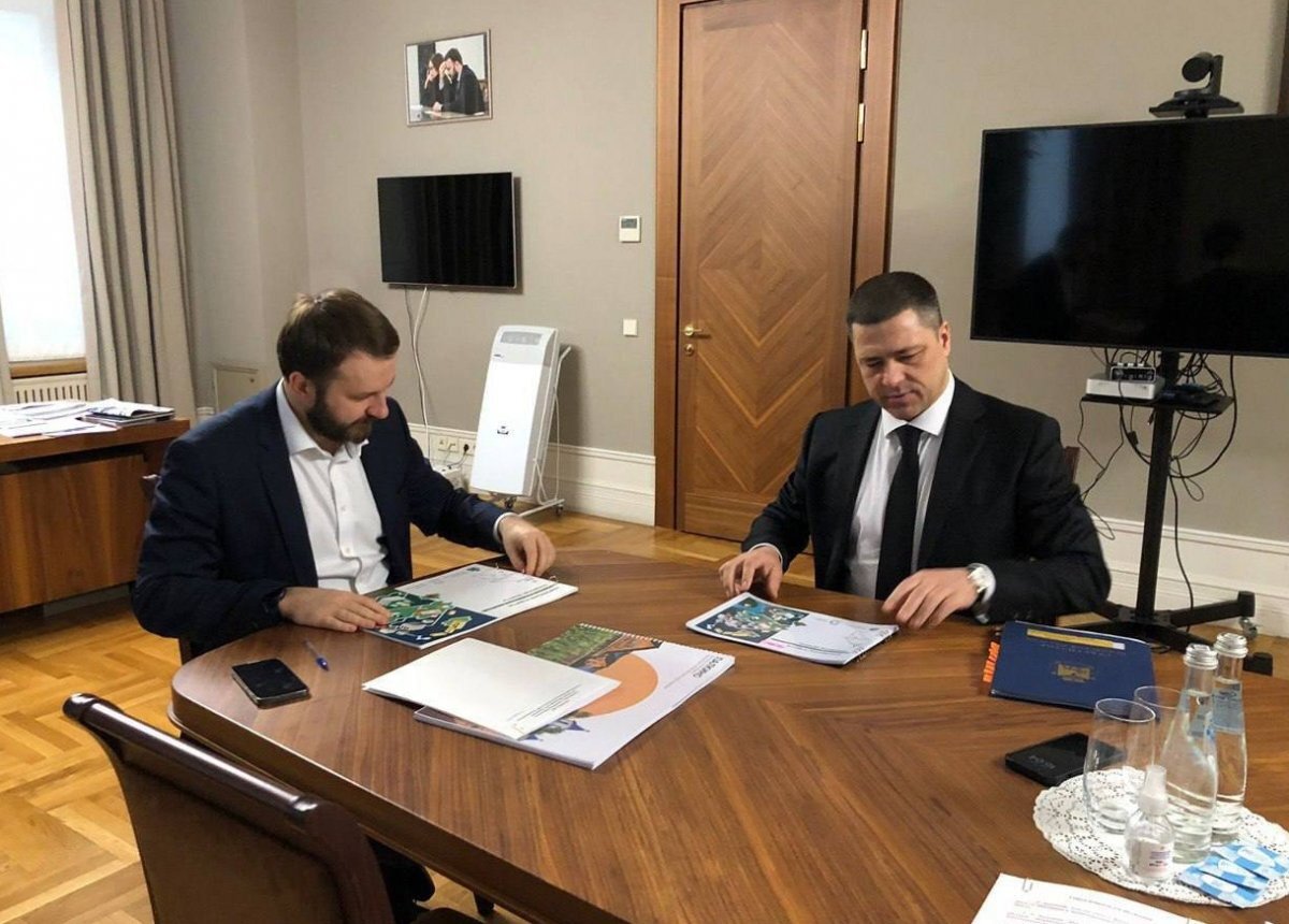    Губернатор обсудил развитие Псковской области с помощником президента РФ