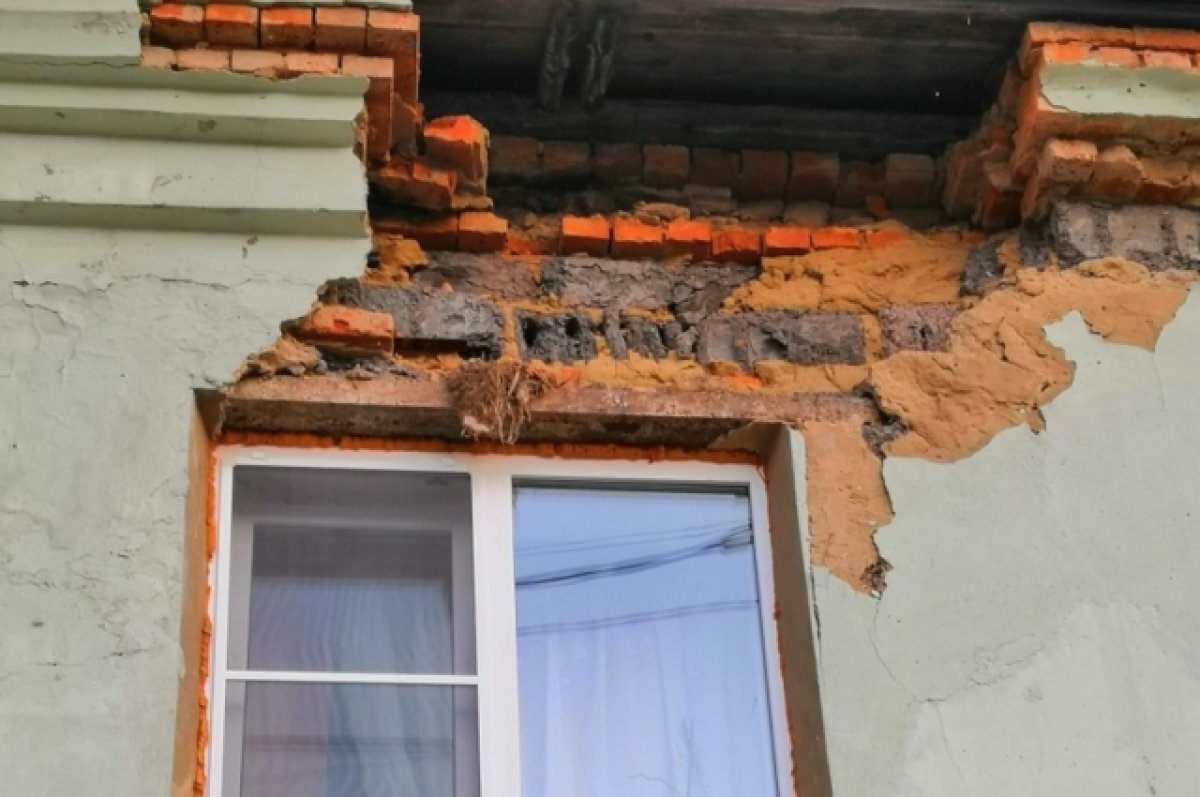    На набережной Фонтанки в Петербурге на прохожего обрушились кирпичи