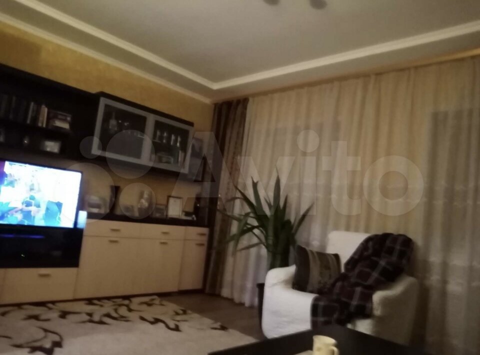 Фото с сайта «Авито». Гостиная.