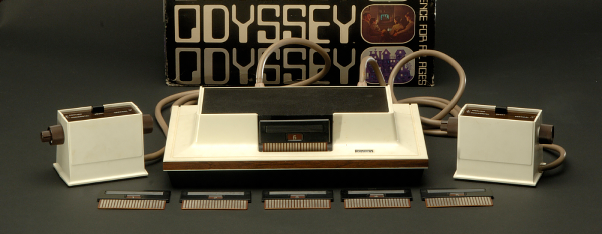 Первые консольные игры. Консоль Magnavox Odyssey 1972. Magnavox Odyssey консоль. Magnavox Odyssey приставка. Первая домашняя игровая приставка Magnavox Odyssey.