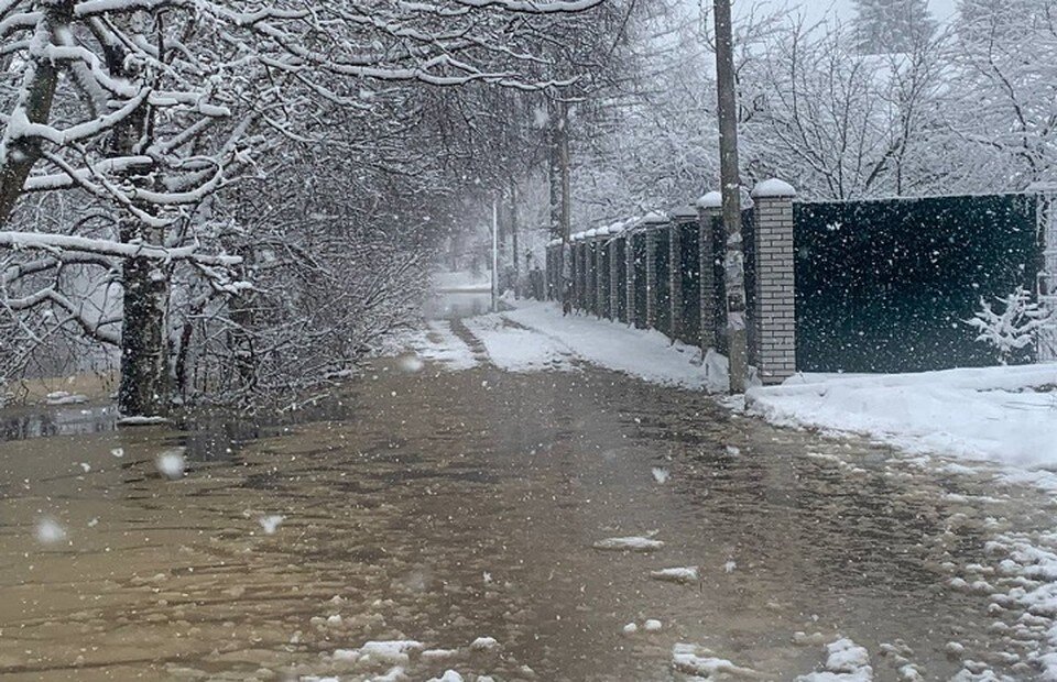     Уровень воды в реках достиг критических отметок. Фото: t.me/drozdenko_au_lo