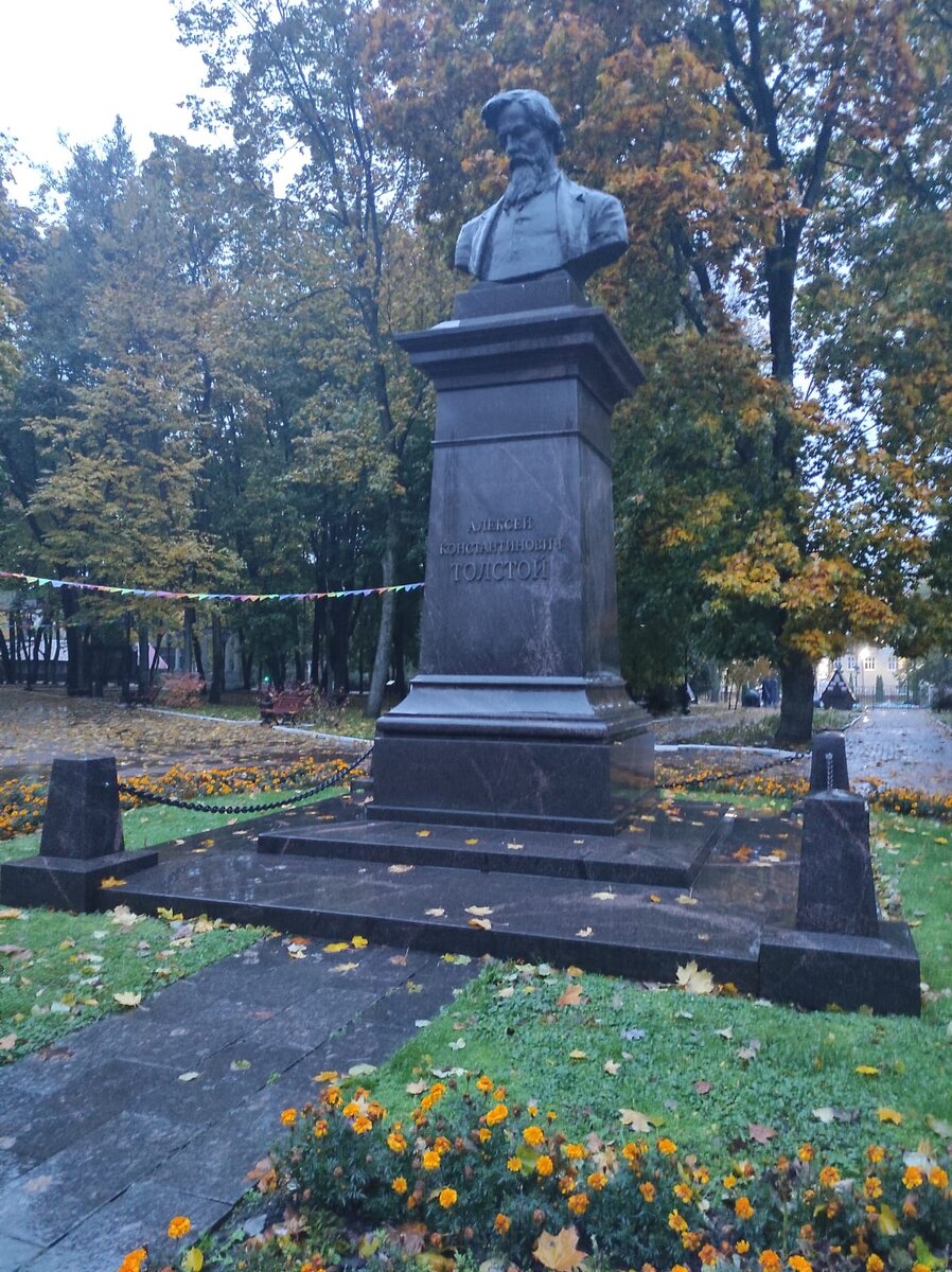    В парке Толстого Брянска уничтожат легендарные деревянные скульптуры князя Романа Брянского и Деснянки avchernov
