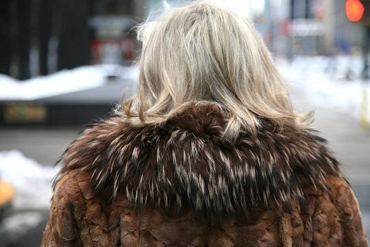    Россияне принялись массово выбрасывать шубы с наступлением весны