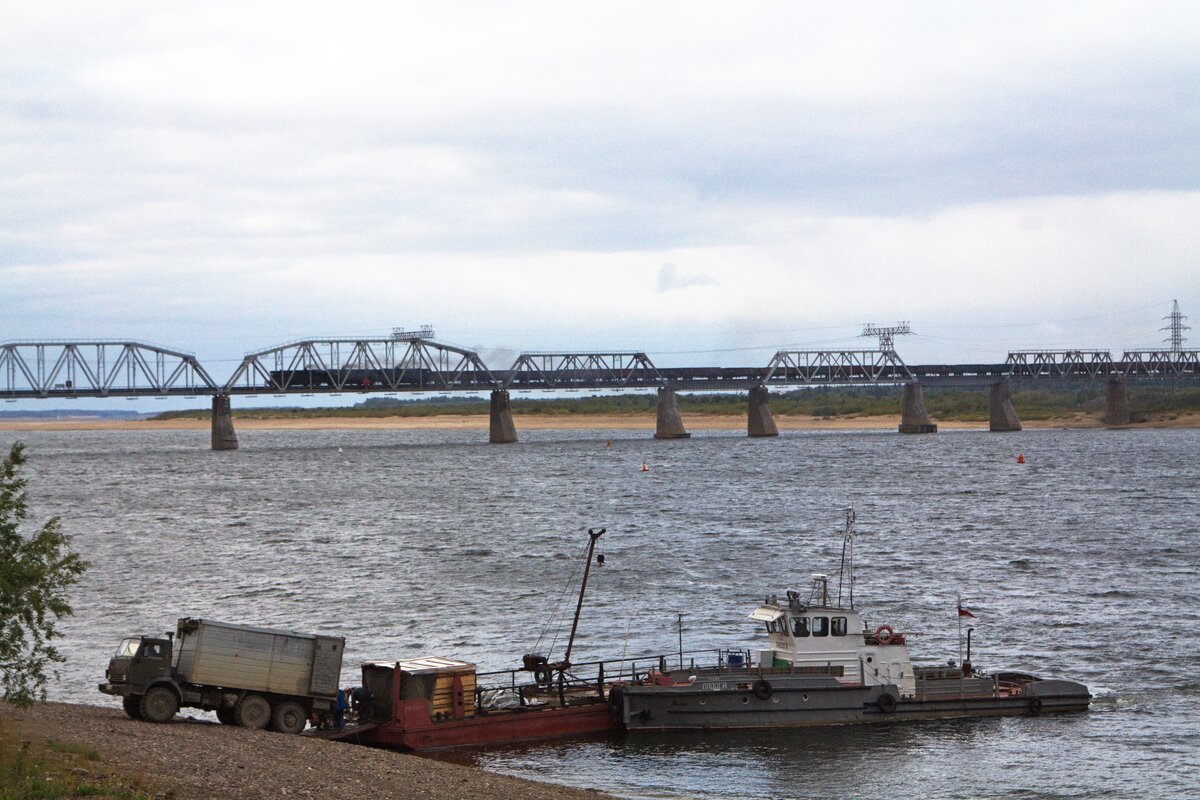 Мост через печору железнодорожный. Мост через реку печора. Мост через реку печора республика коми. Мост через реку печора. Мост через реку печора.