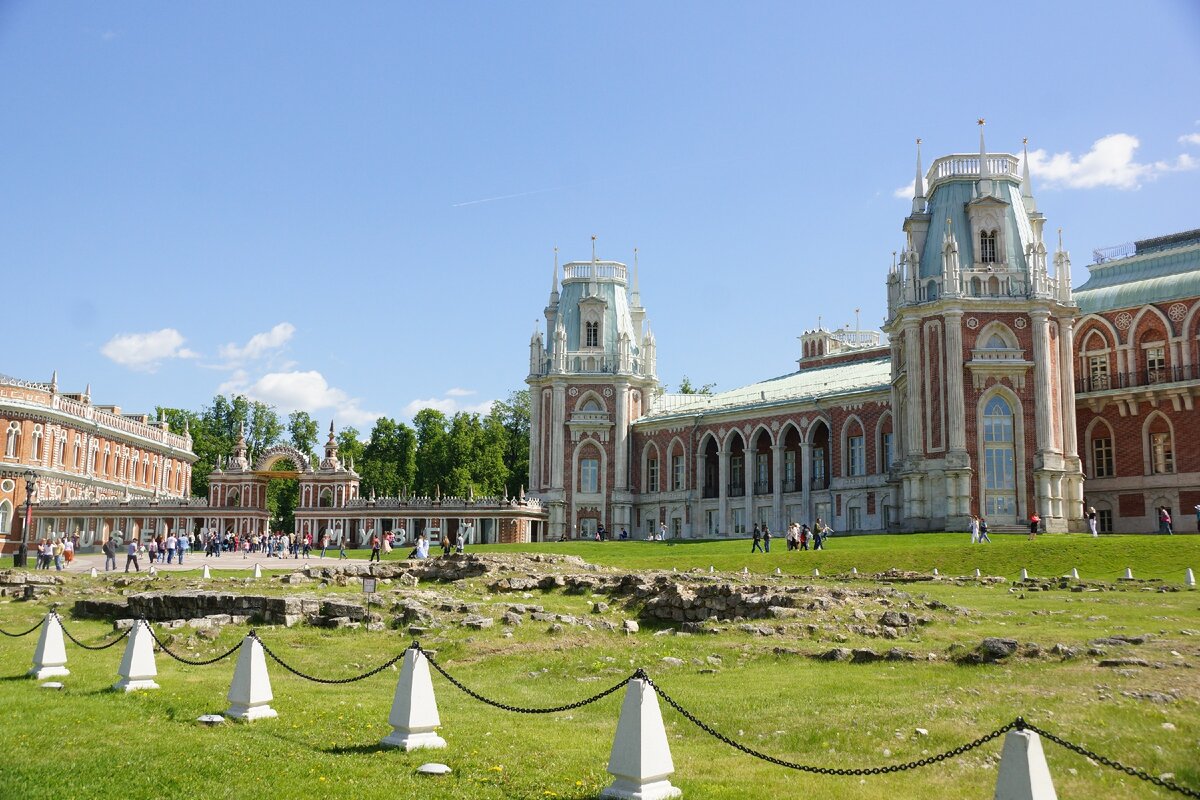 Парк царицыно история. Парковый ансамбль Царицыно. Дворцово-парковый ансамбль Царицыно 2021. Парк Царицыно 2022. Царицыно дворцово-парковый ансамбль достопримечательности.