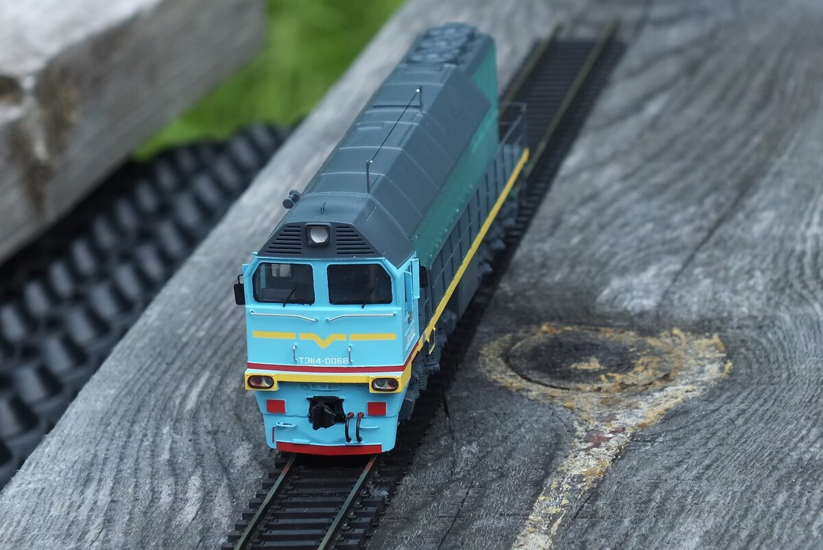 Модели поездов тт. Упаковка от стрелки bttb. Тт 120. Модель электровоза вл-10. Piko 51780.