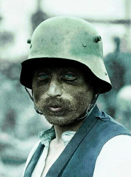 Германский солдат,взятый в плен при Пашендейле,1917 год.