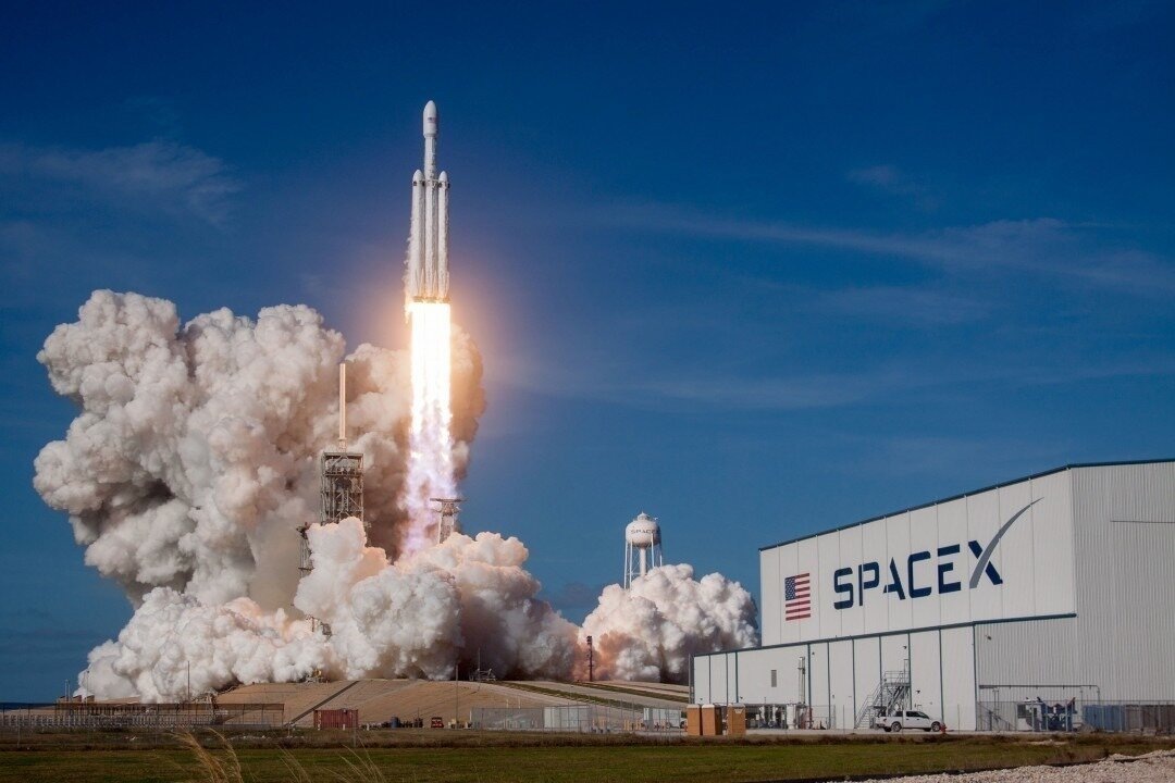 SpaceX. Источник - яндекс картинки