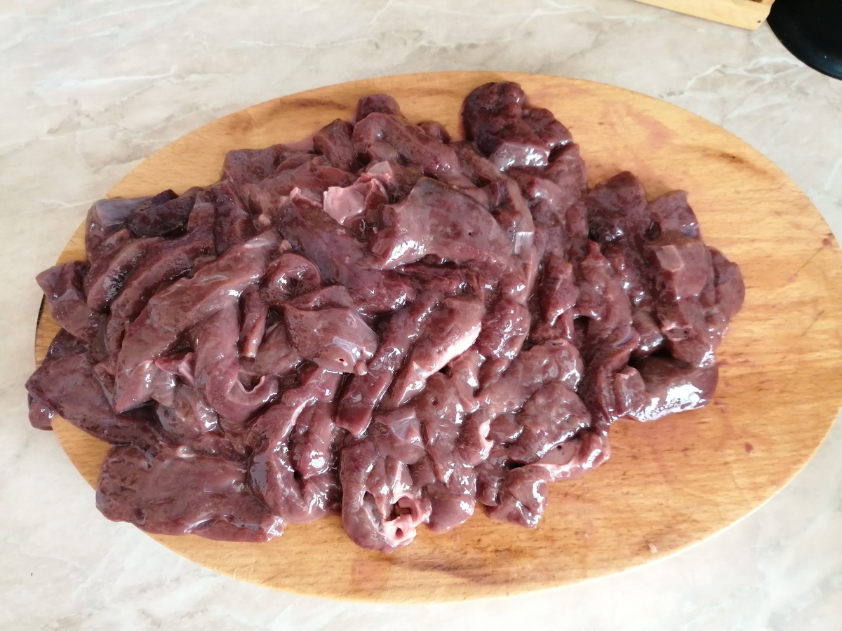 Печень, нарезанная брусками