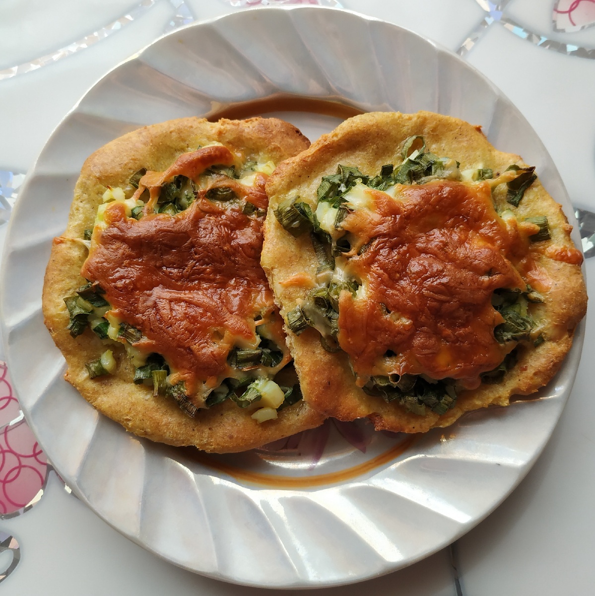 Творожные шанежки с зеленым луком и яйцом