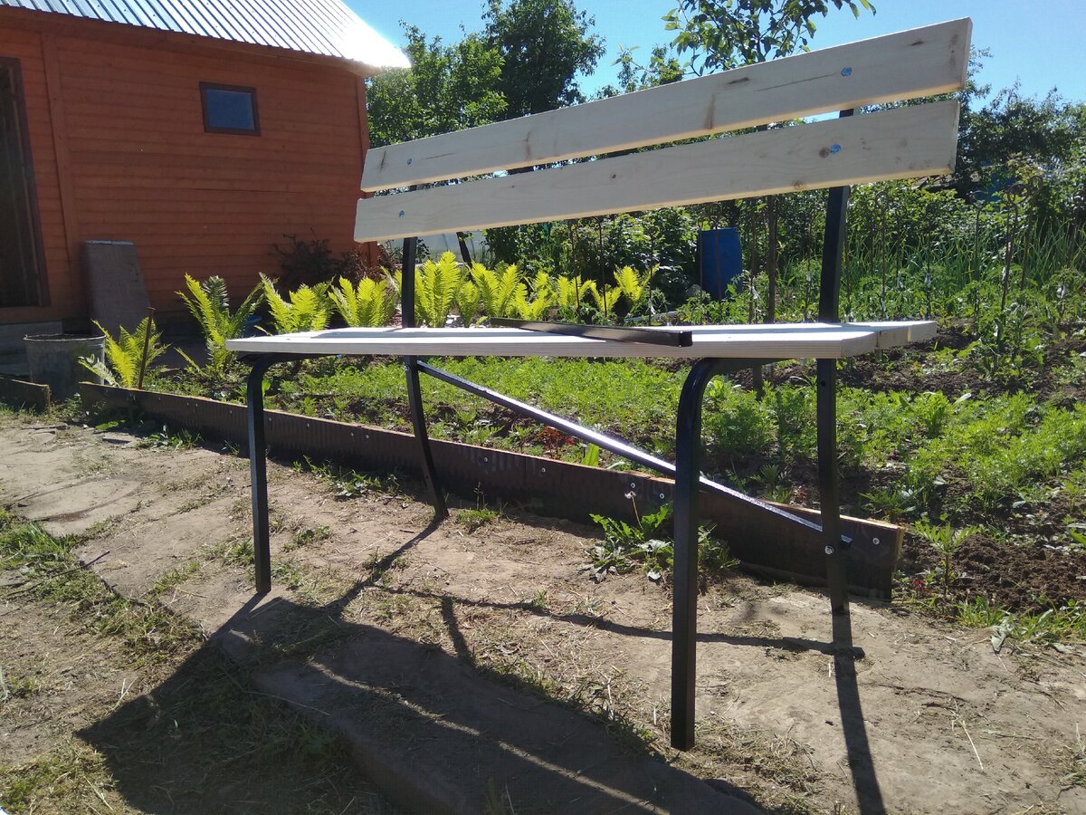скамейка из светофора садовая