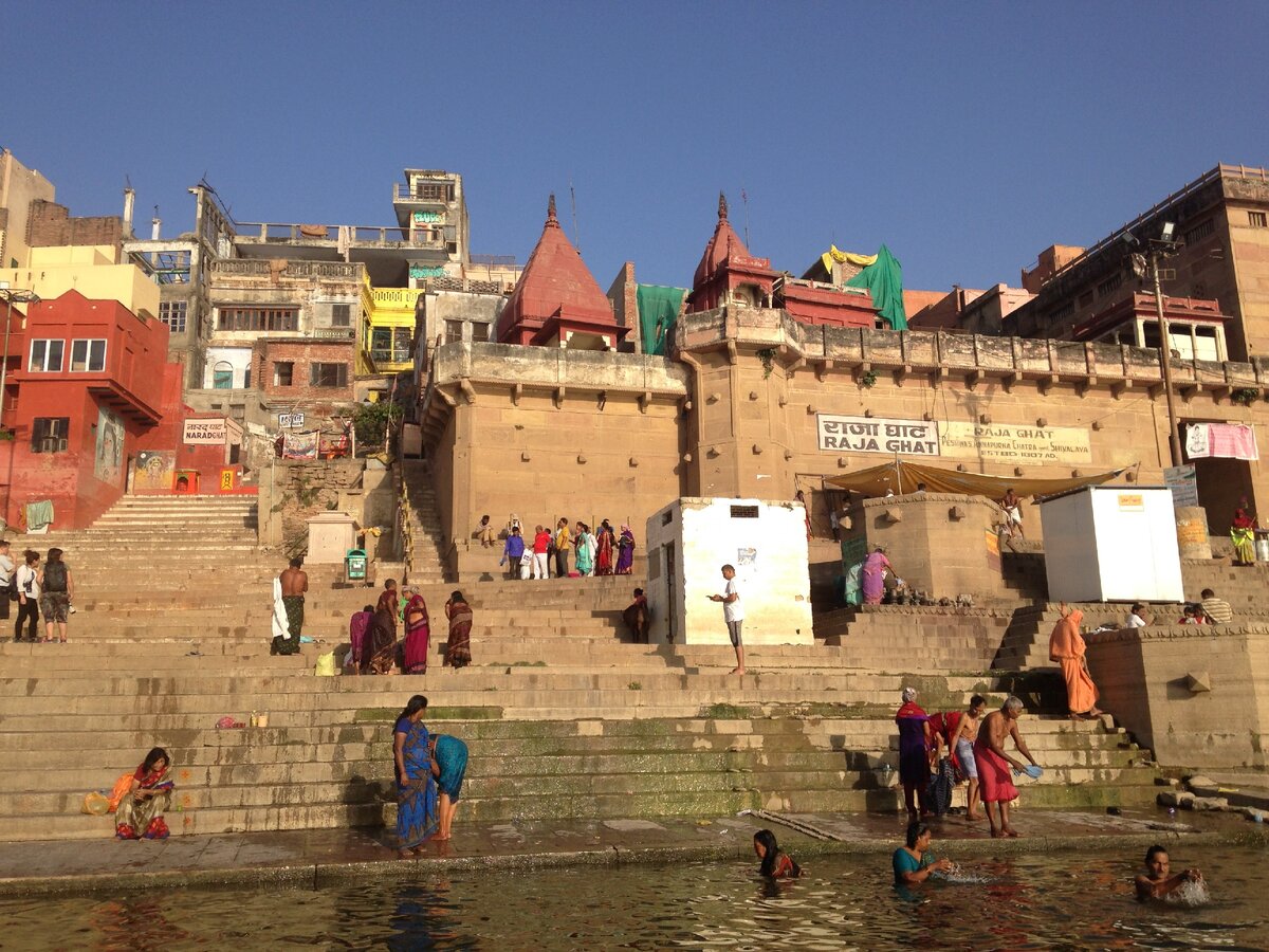 Раджа гхат. Утро.