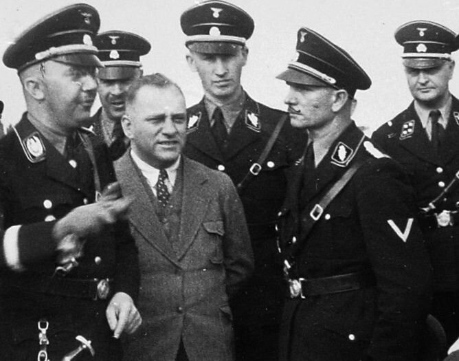 Рейнхард Гейдрих с офицерами гестапо