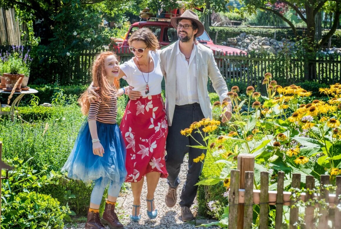 Лилиан переезжает в новый дом, кадр из фильма: Маленькая мисс Дулиттл.